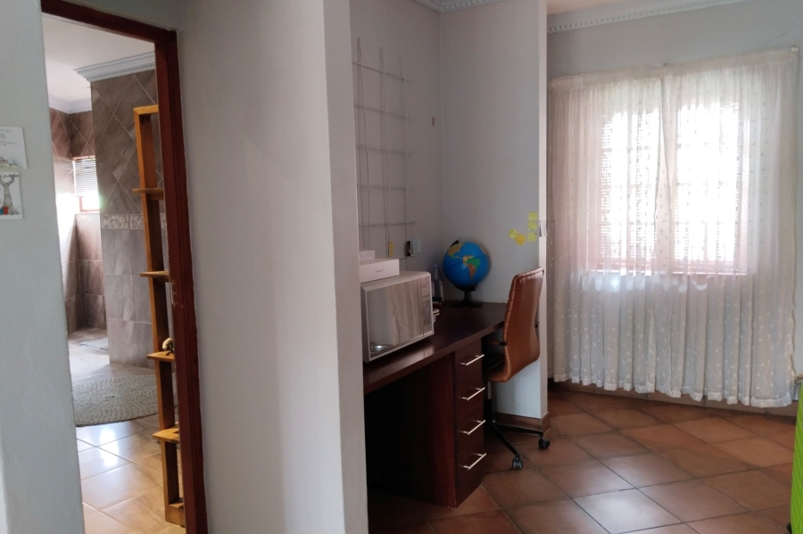 5 Bedroom Property for Sale in Meerhof North West